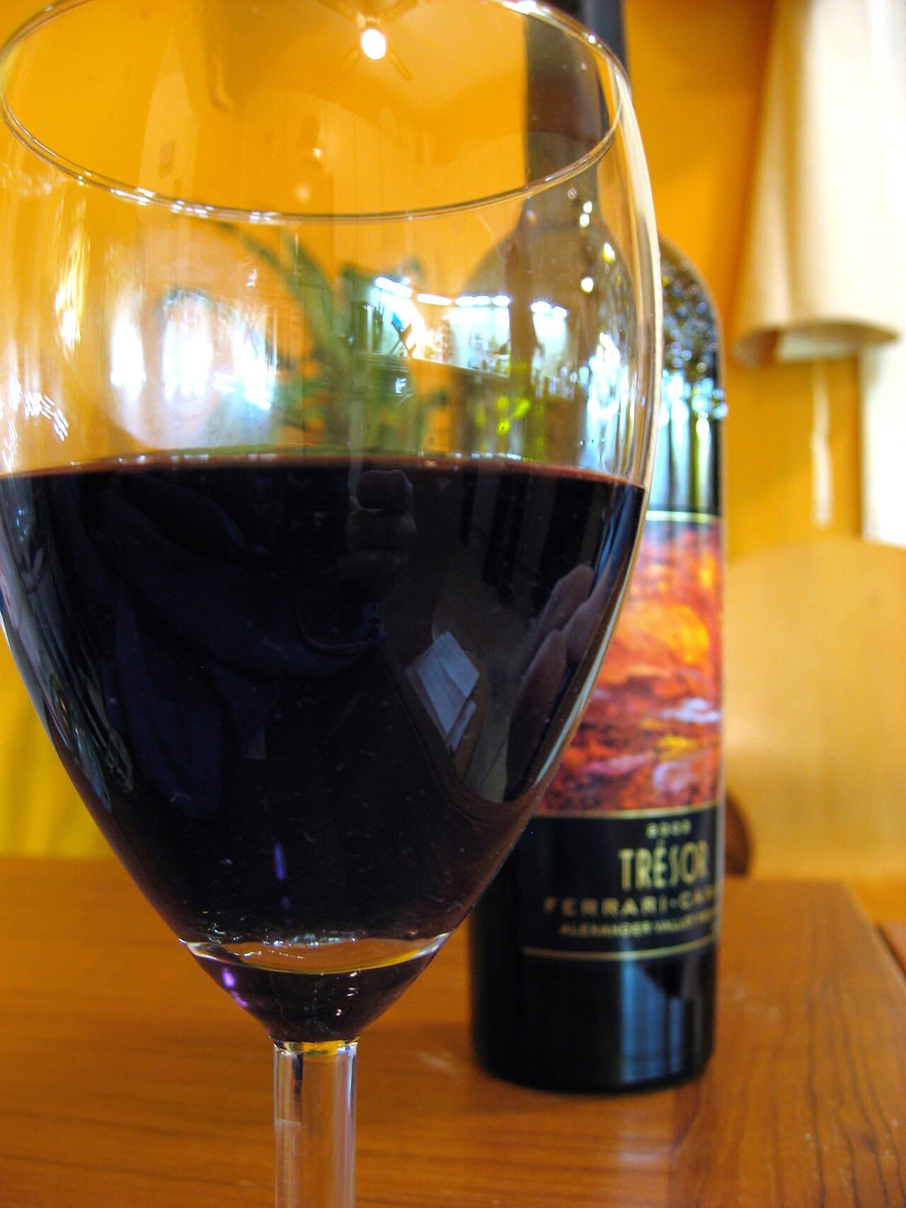 Vino tinto de la tierra